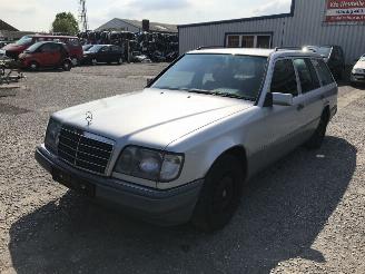 Dezmembrări autoturisme Mercedes E-klasse 124 Zilver 744 Onderdelen Deur Bumper 1995/2