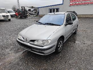 rozbiórka samochody osobowe Renault Mégane 1.6 Zilver MV640 Onderdelen K4M720 Motor 1999/3