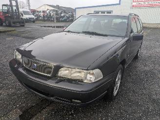 Uttjänta bilar auto Volvo V-70 2.4 1999/9
