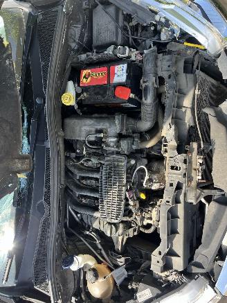 Peugeot 208  picture 9