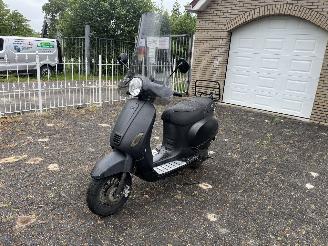 skadebil bromfiets AGM  Vx 50 2017/12