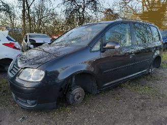 skadebil auto Volkswagen Touran 2.0 TDI 2005/5