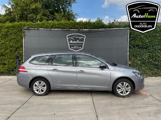 Salvage car Peugeot 308 308 SW (L4/L9/LC/LJ/LR), Combi 5-drs, 2014 / 2021 1.2 12V e-THP PureTech 130 2015/3