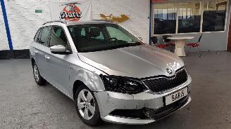 damaged passenger cars Skoda Fabia 1.0 TSI 12V COMBI 4DRS BENZ 999CC 70KW 95PK 2018/2