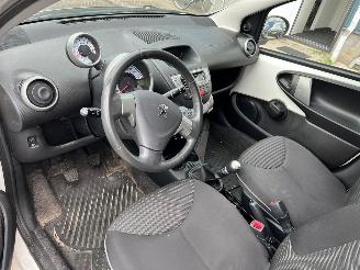 Peugeot 107 1.0 Access picture 12