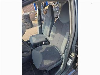 Peugeot 107 107, Hatchback, 2005 / 2014 1.0 12V picture 13