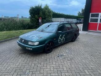 Vrakbiler auto Volkswagen Passat Passat (35I), Sedan, 1988 / 1996 2.8 VR6 1994/11