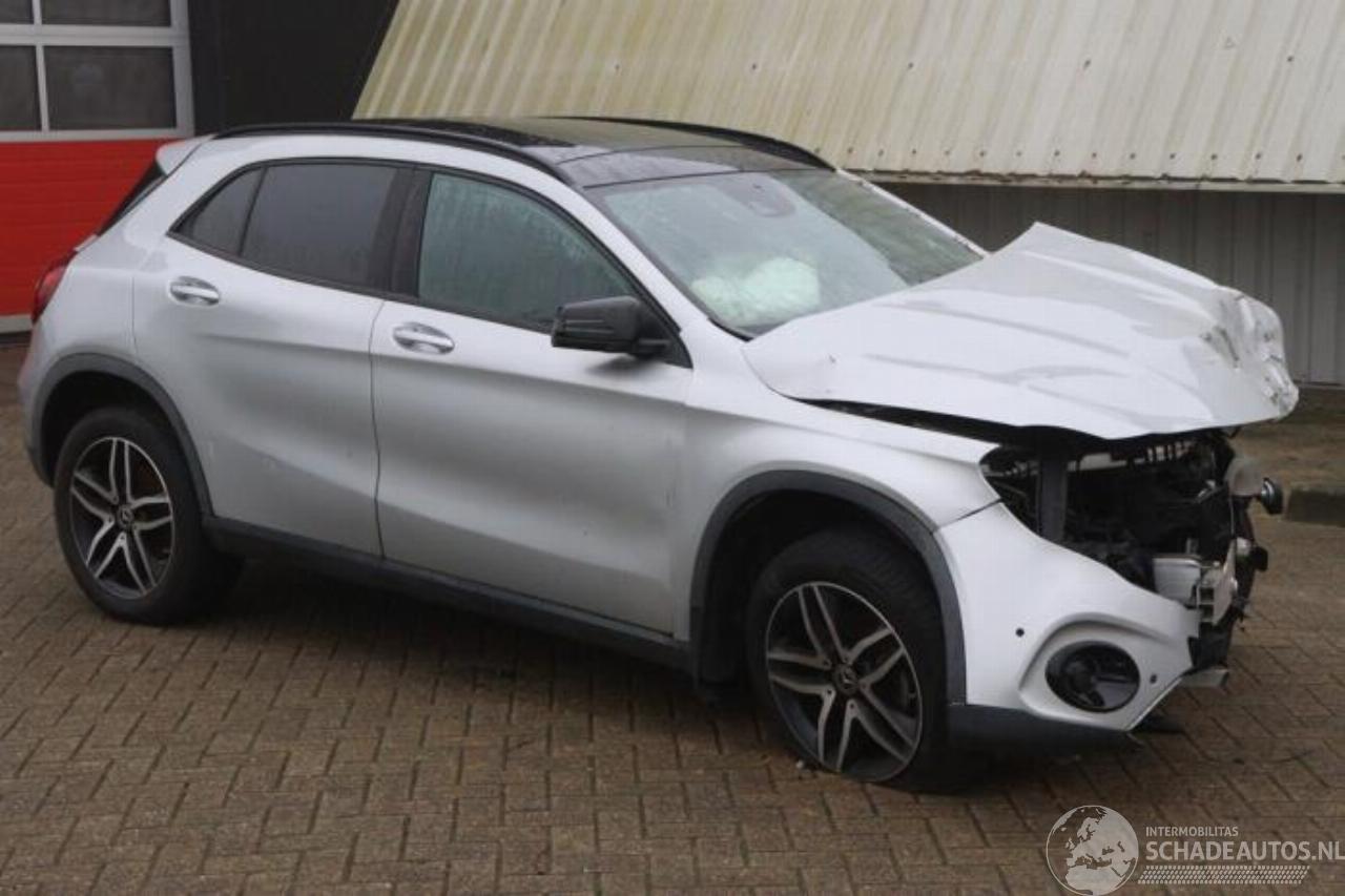 Mercedes GLA GLA (156.9), SUV, 2013 / 2019 1.6 180 16V