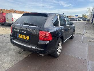 damaged passenger cars Porsche Cayenne 4.5 S 2006/11