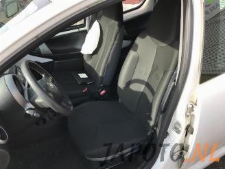 Toyota Aygo Aygo (B10), Hatchback, 2005 / 2014 1.0 12V VVT-i picture 9