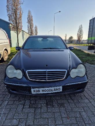 Coche siniestrado Mercedes C-klasse (W203) Sedan 1.8 C-180K 16V (M271.946) [105kW] AUTOMAAT 2002/1