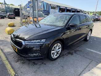 Schadeauto Skoda Octavia 1.0 e-TSI 81KW DSG Clima Navi Led Business Edition NAP 2021/6