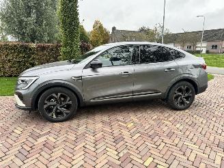 krockskadad bil auto Renault Arkana E-tech Engineerd 2023/4