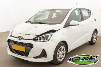 Damaged car Hyundai I-10 1.0i Airco 87.114 km Comfort 2020/1