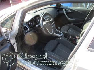 Opel Astra Astra J (PC6/PD6/PE6/PF6) Hatchback 5-drs 1.4 Turbo 16V (A14NET(Euro 5=
)) [88kW]  (10-2010/10-2015) picture 12