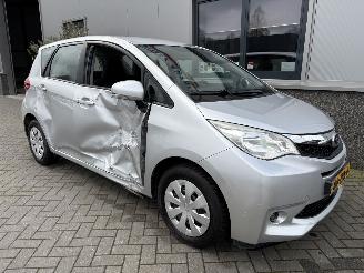 damaged passenger cars Subaru Trezia 1.3 Comfort 2013/3