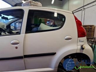 Peugeot 107 107, Hatchback, 2005 / 2014 1.0 12V picture 4