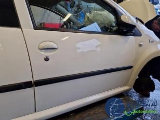 Peugeot 107 107, Hatchback, 2005 / 2014 1.0 12V picture 12