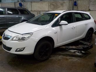 Vrakbiler auto Opel Astra Astra J Sports Tourer (PD8/PE8/PF8) Combi 1.4 16V ecoFLEX (A14XER(Euro=
 5)) [74kW]  (10-2010/10-2015) 2012