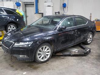 Vrakbiler auto Skoda Superb Superb (3V3) Liftback 2.0 TDI (DDAA) [140kW]  (03-2015/...) 2016/11