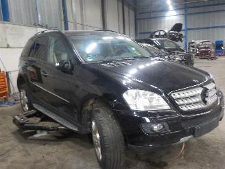 Mercedes ML ML II (164/4JG) SUV 4.0 ML-420 CDI 4-Matic V8 32V (OM629.912) [225kW] =
 (02-2006/09-2009) picture 2