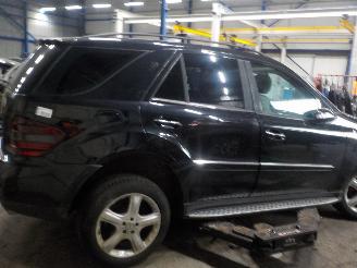 Mercedes ML ML II (164/4JG) SUV 4.0 ML-420 CDI 4-Matic V8 32V (OM629.912) [225kW] =
 (02-2006/09-2009) picture 3