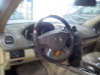 Mercedes ML ML II (164/4JG) SUV 4.0 ML-420 CDI 4-Matic V8 32V (OM629.912) [225kW] =
 (02-2006/09-2009) picture 5