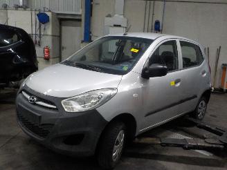 Coche siniestrado Hyundai I-10 i10 (F5) Hatchback 1.1i 12V (G4HG5) [51kW]  (04-2011/12-2013) 2011
