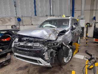 Autoverwertung Mitsubishi Outlander Outlander (GF/GG) SUV 2.4 16V PHEV 4x4 (4B12) [153kW]  (09-2018/12-202=
2) 2020