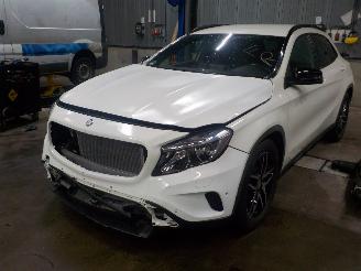 Démontage voiture Mercedes GLA GLA (156.9) SUV 1.6 200 16V (M270.910(Euro 6)) [115kW]  (12-2013/...) 2014