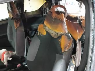 Peugeot 107 107 Hatchback 1.0 12V (384F(1KR)) [50kW]  (06-2005/05-2014) picture 6