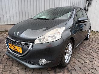 Coche accidentado Peugeot 208 208 I (CA/CC/CK/CL) Hatchback 1.2 Vti 12V PureTech 82 (EB2F(HMZ)) [60k=
W]  (03-2012/12-2019) 2013/1