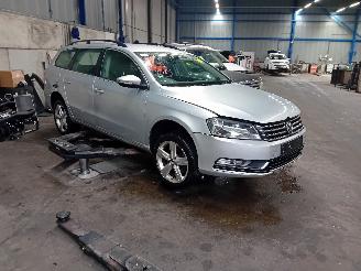 Volkswagen Passat Passat Variant (365) Combi 1.6 TDI 16V Bluemotion (CAYC(Euro 5)) [77kW=
]  (08-2010/12-2014) picture 2