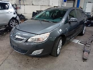 Vrakbiler auto Opel Astra Astra J Sports Tourer (PD8/PE8/PF8) Combi 1.4 Turbo 16V (A14NEL/B14NEL=
) [88kW]  (10-2010/04-2016) 2011/3