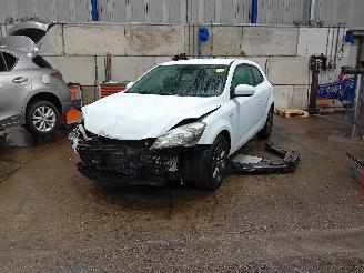 Dezmembrări autoturisme Kia Cee d Pro cee'd (EDB3) Hatchback 3-drs 1.4 CVVT 16V (G4FA) [66kW]  (06-2010/=
09-2012) 2011/5
