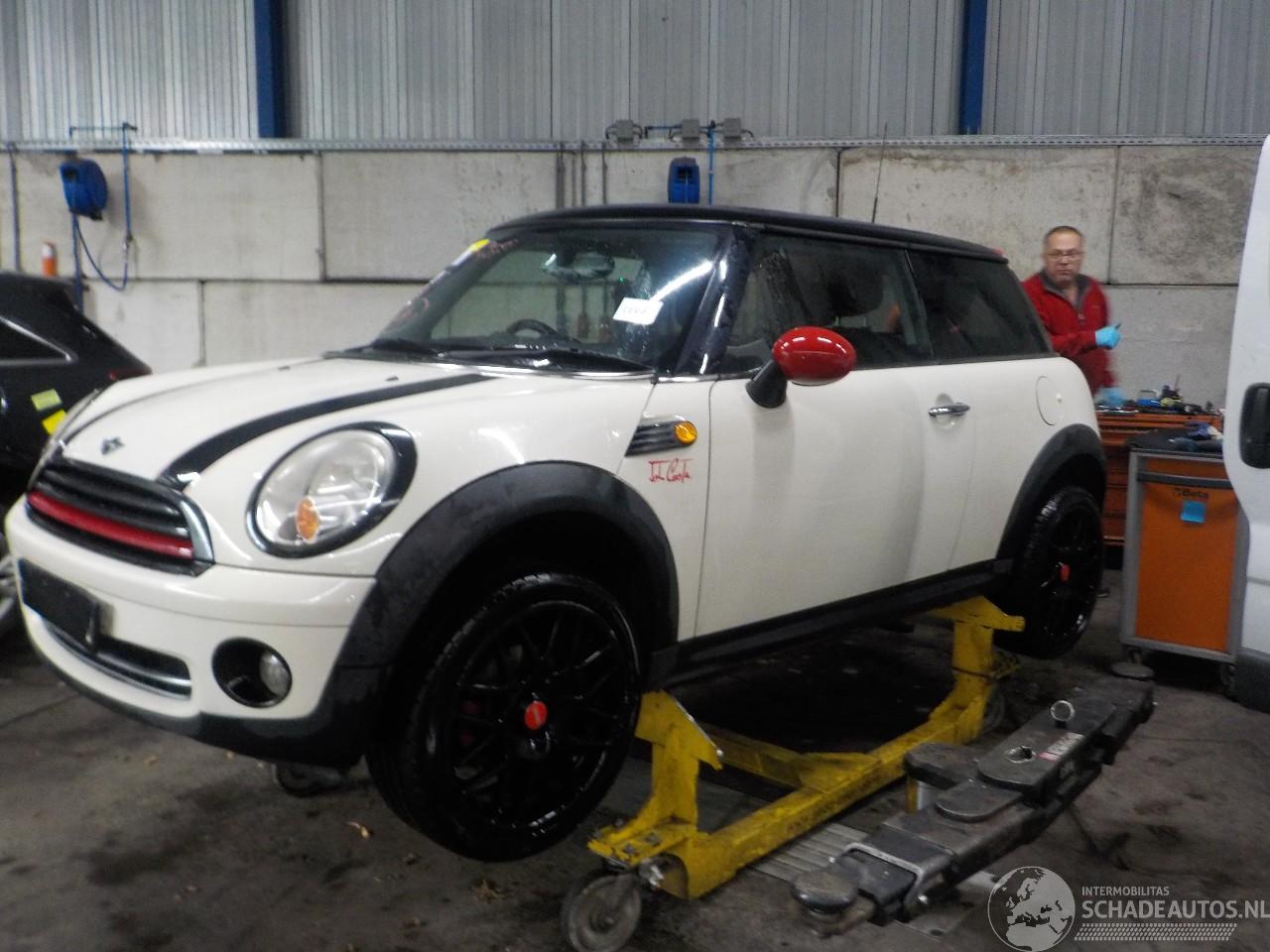 Mini Mini Mini (R56) Hatchback 1.6 16V Cooper (N12-B16A) [88kW]  (10-2006/02-201=
2)
