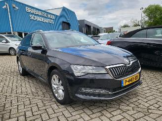 Vaurioauto  passenger cars Skoda Superb Superb Combi 1.5 TSI ACT Business Edition Plus rijdbaar  NWE APK 2022/7