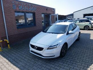 Damaged car Volvo V-40 LED 2019/3