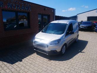 skadebil bedrijf Ford Transit Courier Van  2023/10