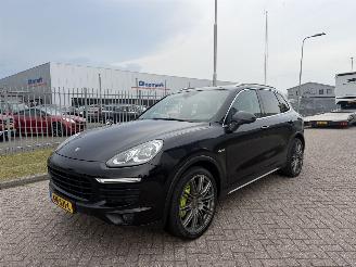 damaged passenger cars Porsche Cayenne 3.0 S E-Hybrid 2015/6