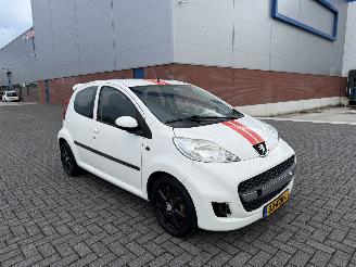 Vaurioauto  passenger cars Peugeot 107 1.0 12V Sublime AIRCO 2010/3