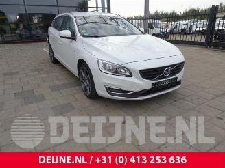 demontáž osobní automobily Volvo V-60 V60 I (FW/GW), Combi, 2010 / 2018 2.0 D2 16V 2015/10