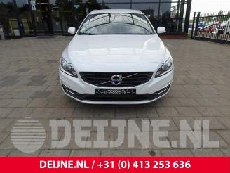 Volvo V-60 V60 I (FW/GW), Combi, 2010 / 2018 2.0 D2 16V picture 2