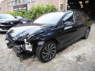 krockskadad bil auto Volkswagen Golf Variant Life 2022/6