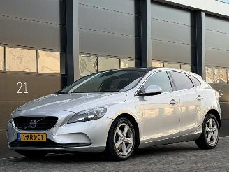 damaged passenger cars Volvo V-40 1.6 D2 Panorama Clima PDC 2014/10