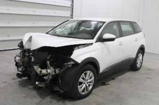 damaged passenger cars Peugeot 5008  2020/2