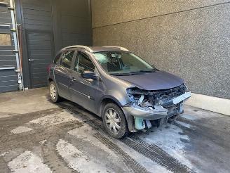 Vrakbiler auto Renault Clio Clio III Estate/Grandtour (KR) Combi 2008 / 2013 1.5 dCi FAP Combi/o  Diesel 1.461cc 65kW (88pk) FWD 2011/1