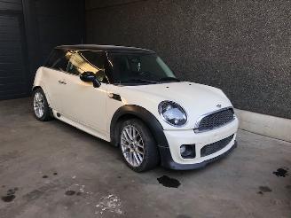 Salvage car Mini Cooper (R56) Hatchback 2006 / 2013 1.6 Cooper D 16V Hatchback  Diesel 1.598cc 82kW (111pk) FWD 2011/6
