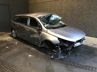 demontáž osobní automobily Peugeot 308 SW (L4/L9/LC/LJ/LR) Combi 5-drs 2021 1.5 BlueHDi 130 Combi/o 4Dr Diesel 1.499cc 96kW (131pk) FWD 2021/1