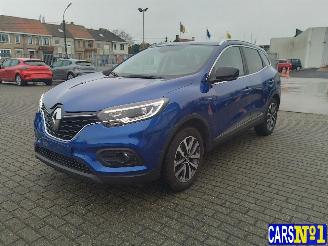 damaged passenger cars Renault Kadjar  2021/10